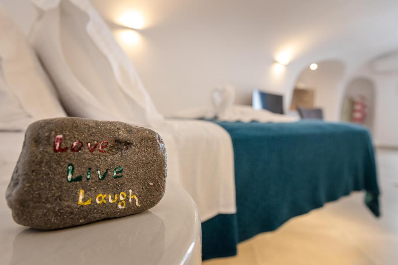 Sunborn Oia Suites Bagian luar foto