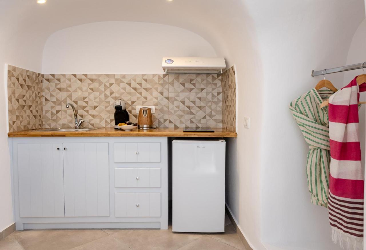 Sunborn Oia Suites Bagian luar foto
