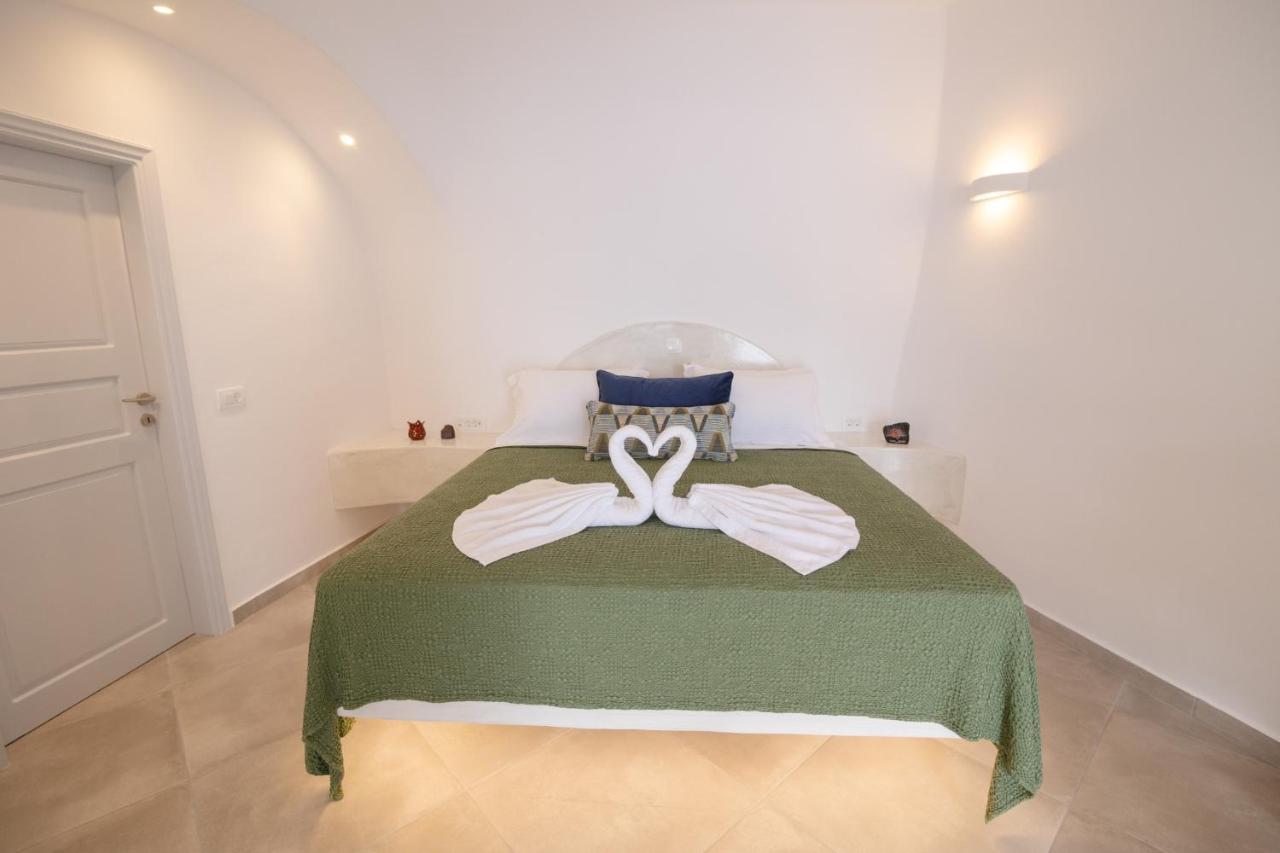 Sunborn Oia Suites Bagian luar foto